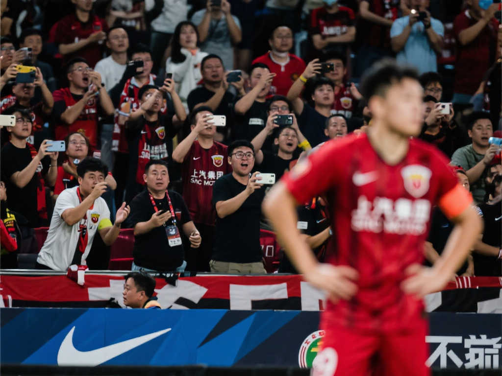 林良锋：曼联战平热刺惨败，利物浦新年开局陷危机？